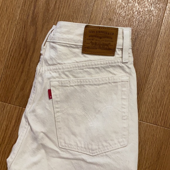 SOLD Levi's Wedgie - Picture 4 of 4